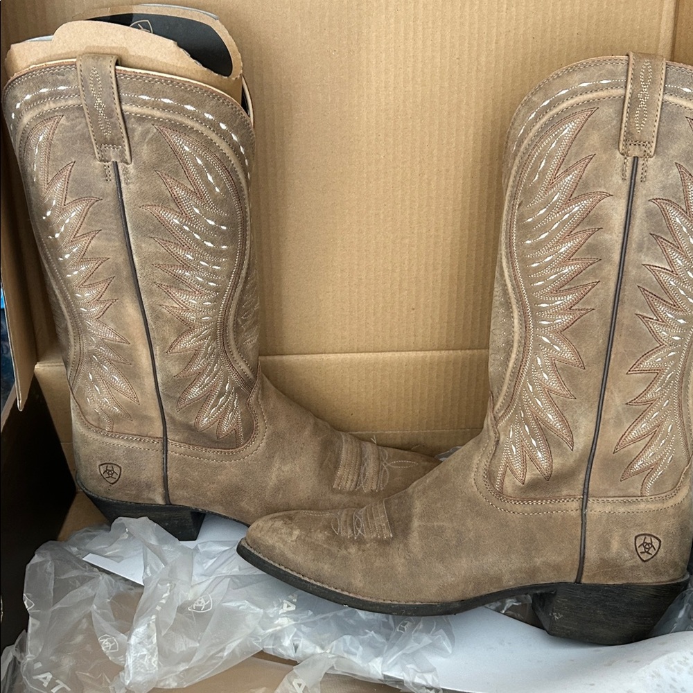 Ariat Cowboy Boots - Picture 4 of 10
